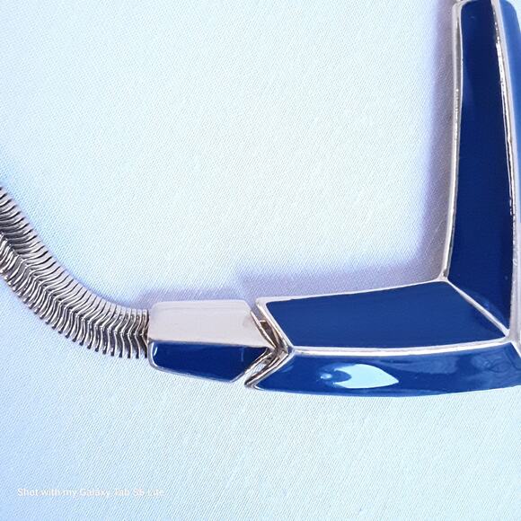 Trifari Necklace  Gold Tone Flat Snake Chain Navy Blue Enamel Hook Clasp Pendant - Picture 5 of 13